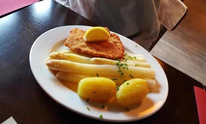 Morgentau Spargel Wirtsstube